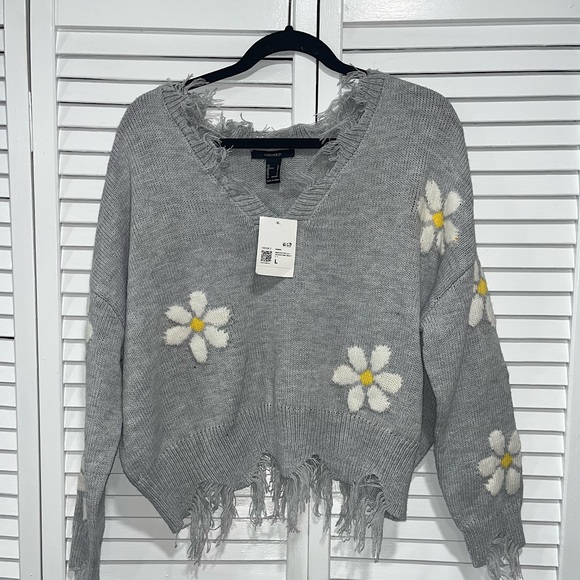 Forever21 Oversized Light Grey Daisy Destroyed Cropped Sweater NWT — Large - Picture 1 of 5